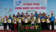 Tuyên dương  gương Người con hiếu thảo năm 