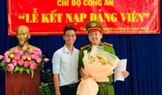 PHƯỜNG THẠNH LỘC TỔ CHỨC KẾT NẠPĐẢNG VIÊN TRẺ TỪ ĐOÀN VIÊN ƯU TÚ ĐỢT CHIẾN DỊCH TÌNH NGUYỆN HÈ 